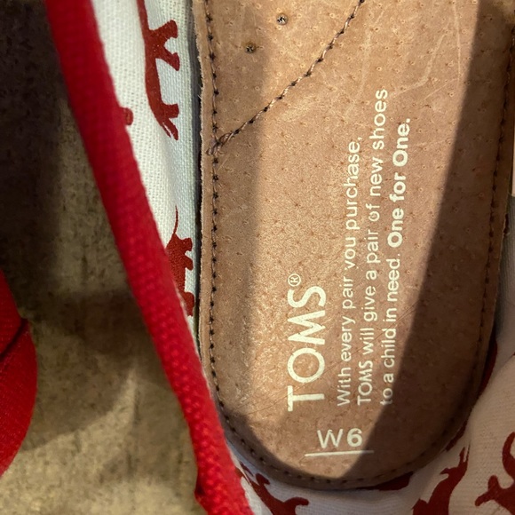 NWOT- TOMS red slip-on flats- Size 6 - Picture 4 of 5